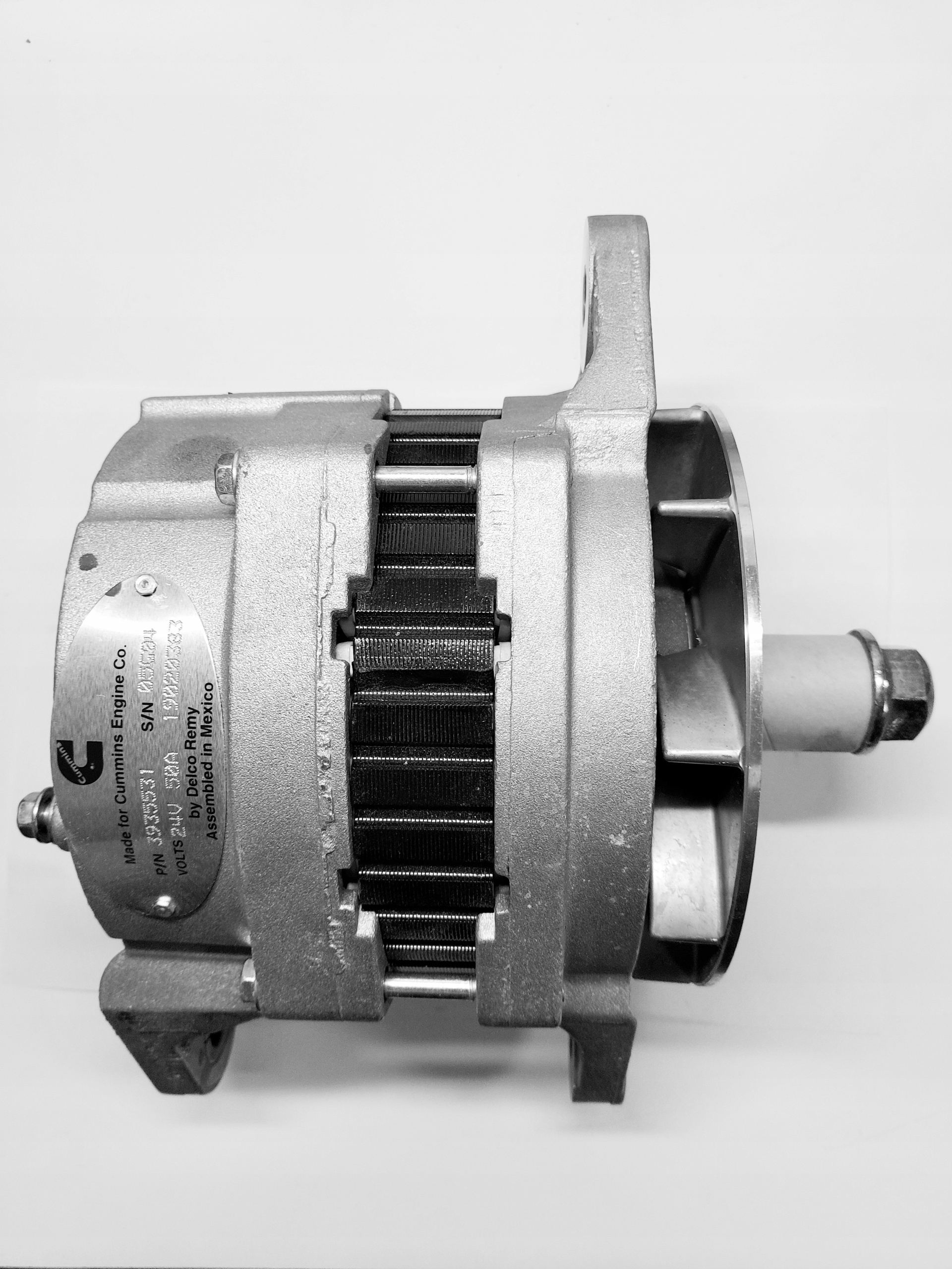 Alternátor Cummins Delco P / N 3935531 S / N 05G04