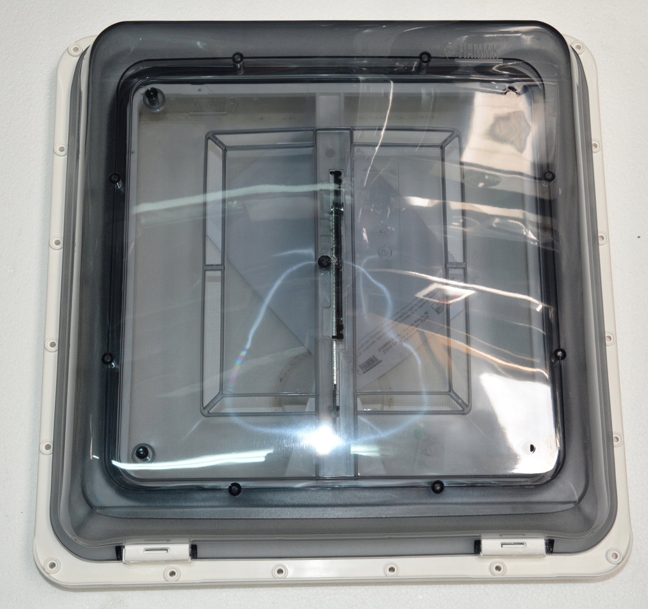 Príves na strechu Campervan 40x40 Vent Fiamma
