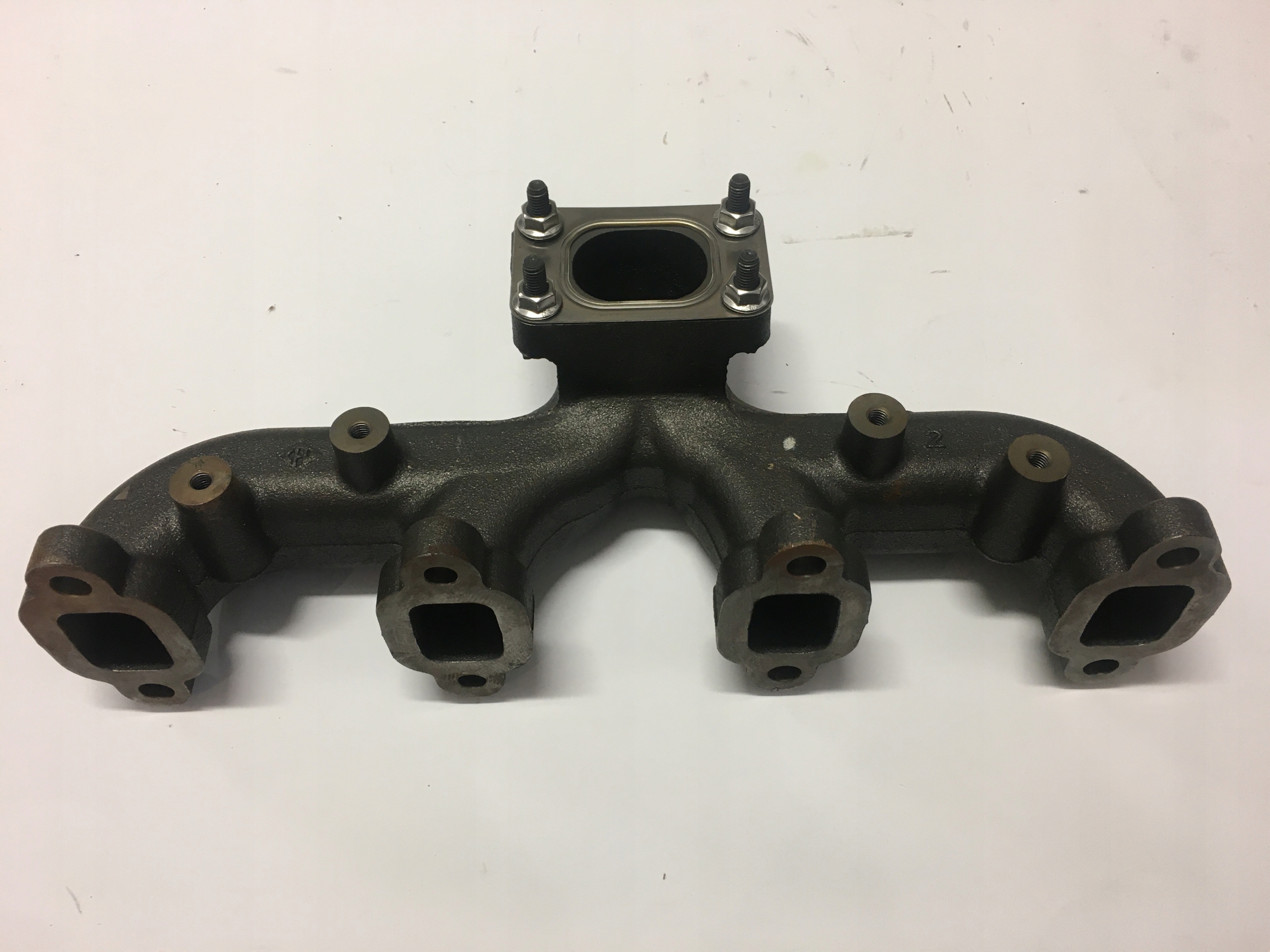 Výfukové potrubie motora IVECO NEF 504170629.