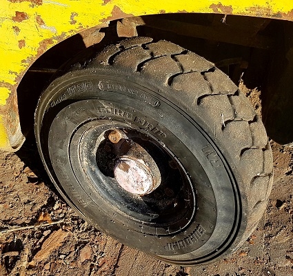 Kolesá pneumatiky 5,00 / 8 5,00x8 TOYOTA vysokozdvižný vozík 2 ks