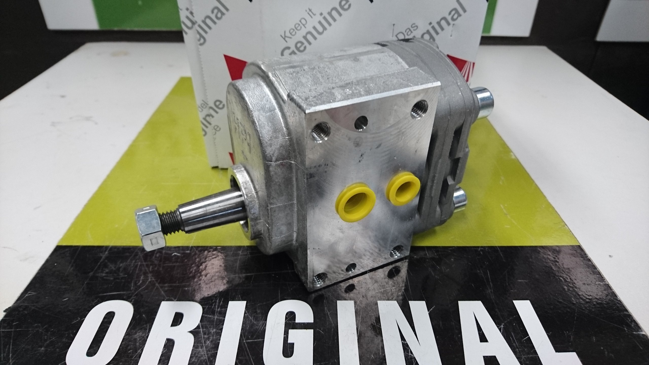 HYDRAULICKÉ ČERPADLO RENAULT CLAAS ĽAVÝ KRYT ORIG