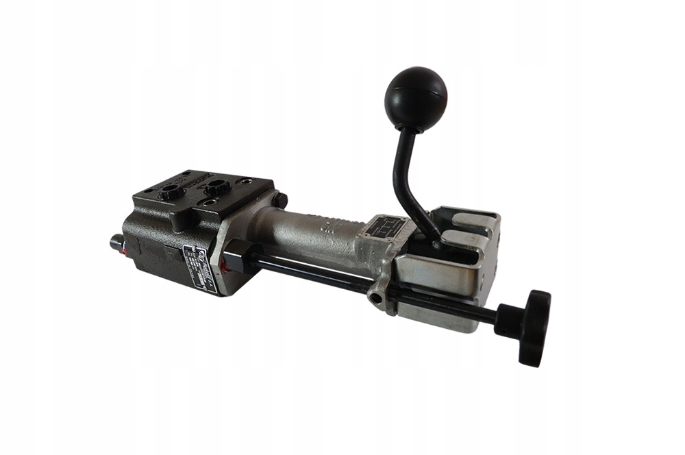 HYDRAULICKÝ DISTRIBÚTOR URSUS C330 NOVÝ HYDROTOR