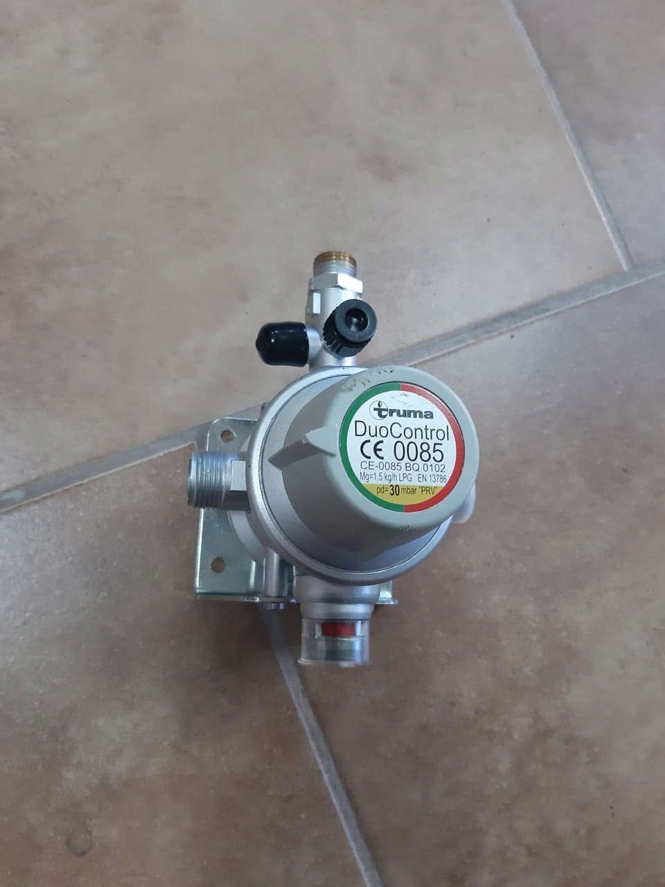 Regulátor plynu DuoControl 30mbar, obytné auto