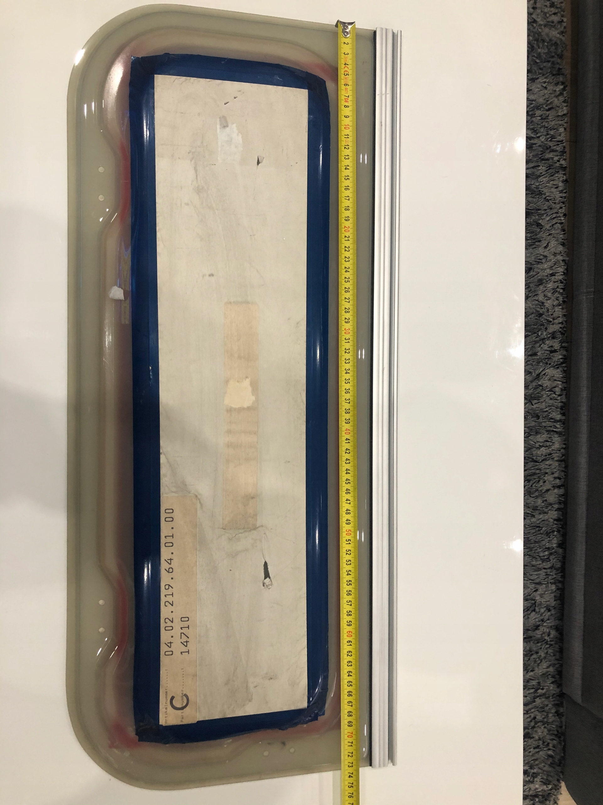 Čelné sklo karavanu 95 x 44,5