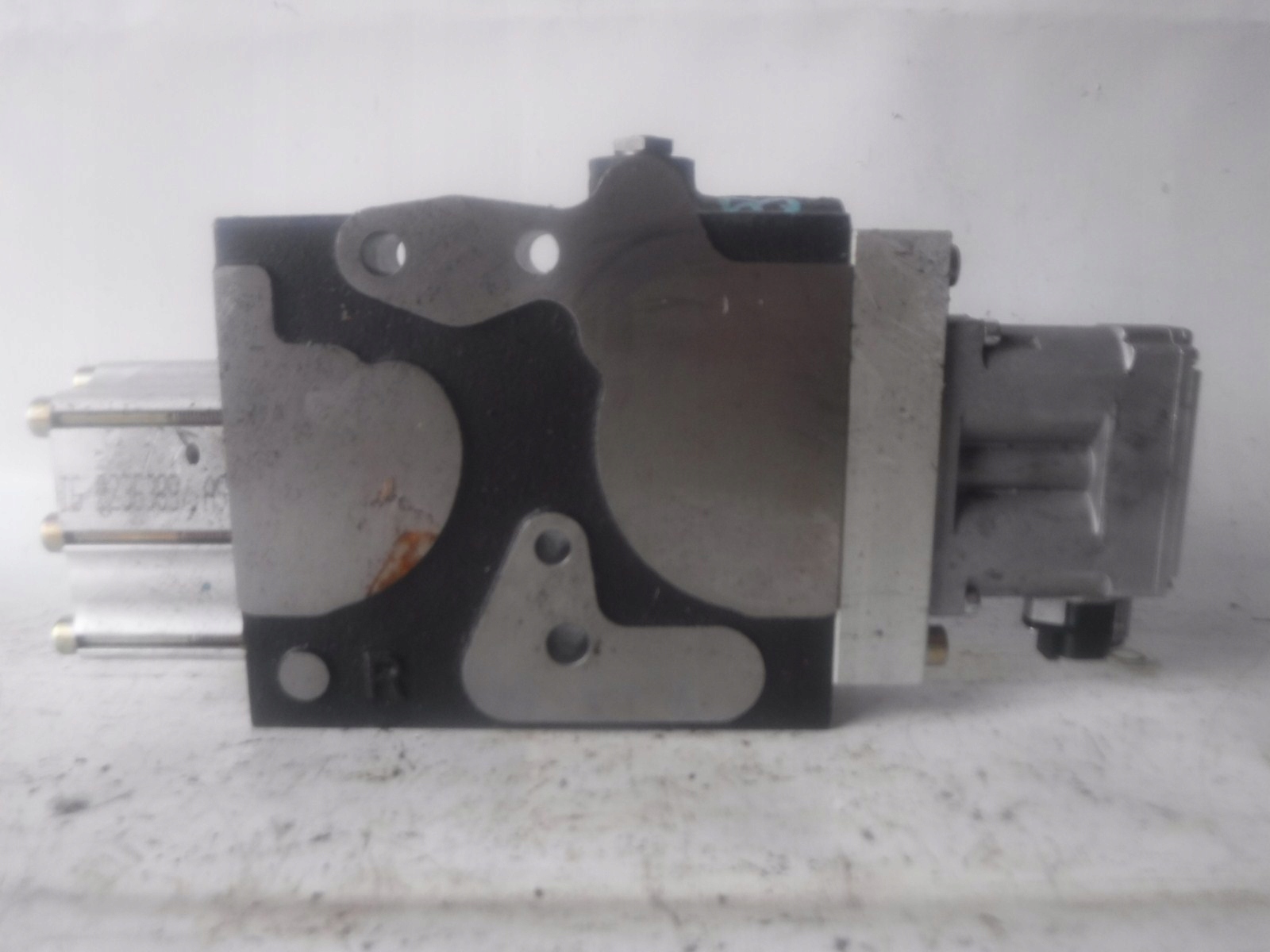 VENTIL HYD DISTRIBUTOR 87329823 47434188R 47735860