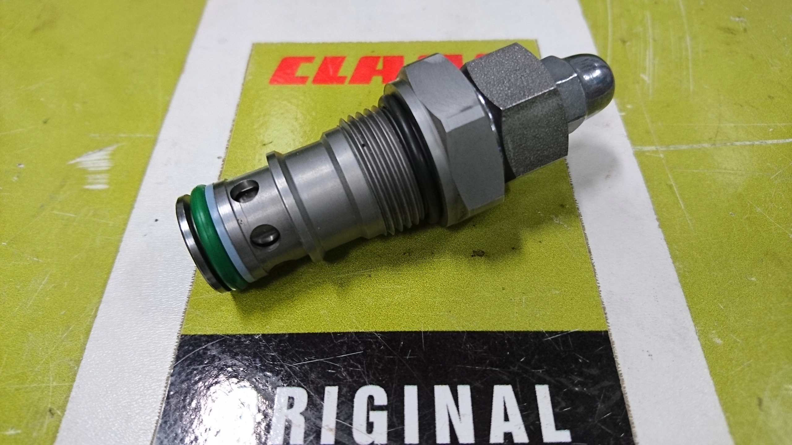 Hydraulika distribútora ventilu renault 22 × 1,5mm