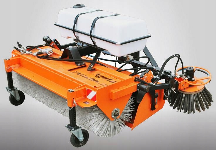 Nesený komunálny zametač PRONAR ZM1400 1,4 m